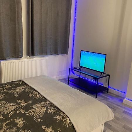 Cosy 1 Bedroom Apartment Londra Esterno foto