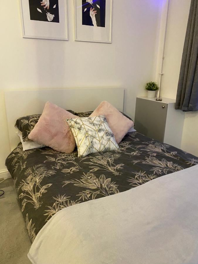 Cosy 1 Bedroom Apartment Londra Esterno foto