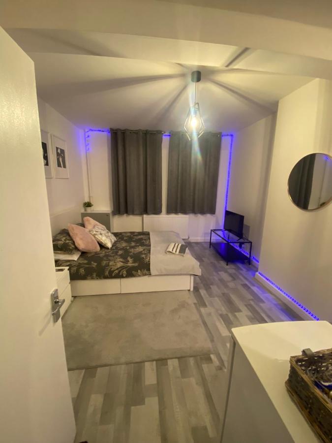 Cosy 1 Bedroom Apartment Londra Esterno foto