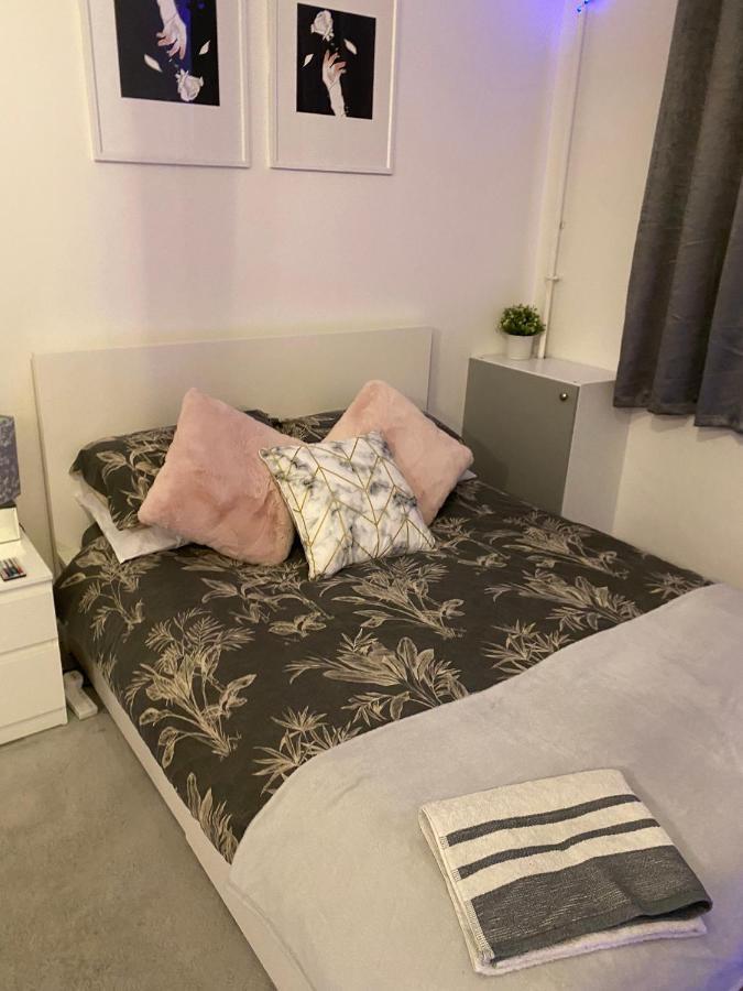 Cosy 1 Bedroom Apartment Londra Esterno foto